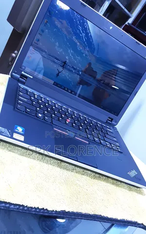 Laptop Lenovo 4GB Intel Core i3 HDD+SSD 320GB