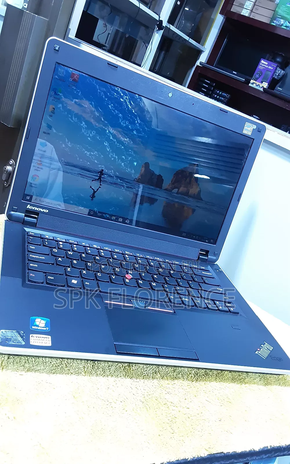 Laptop Lenovo 4GB Intel Core i3 HDD+SSD 320GB