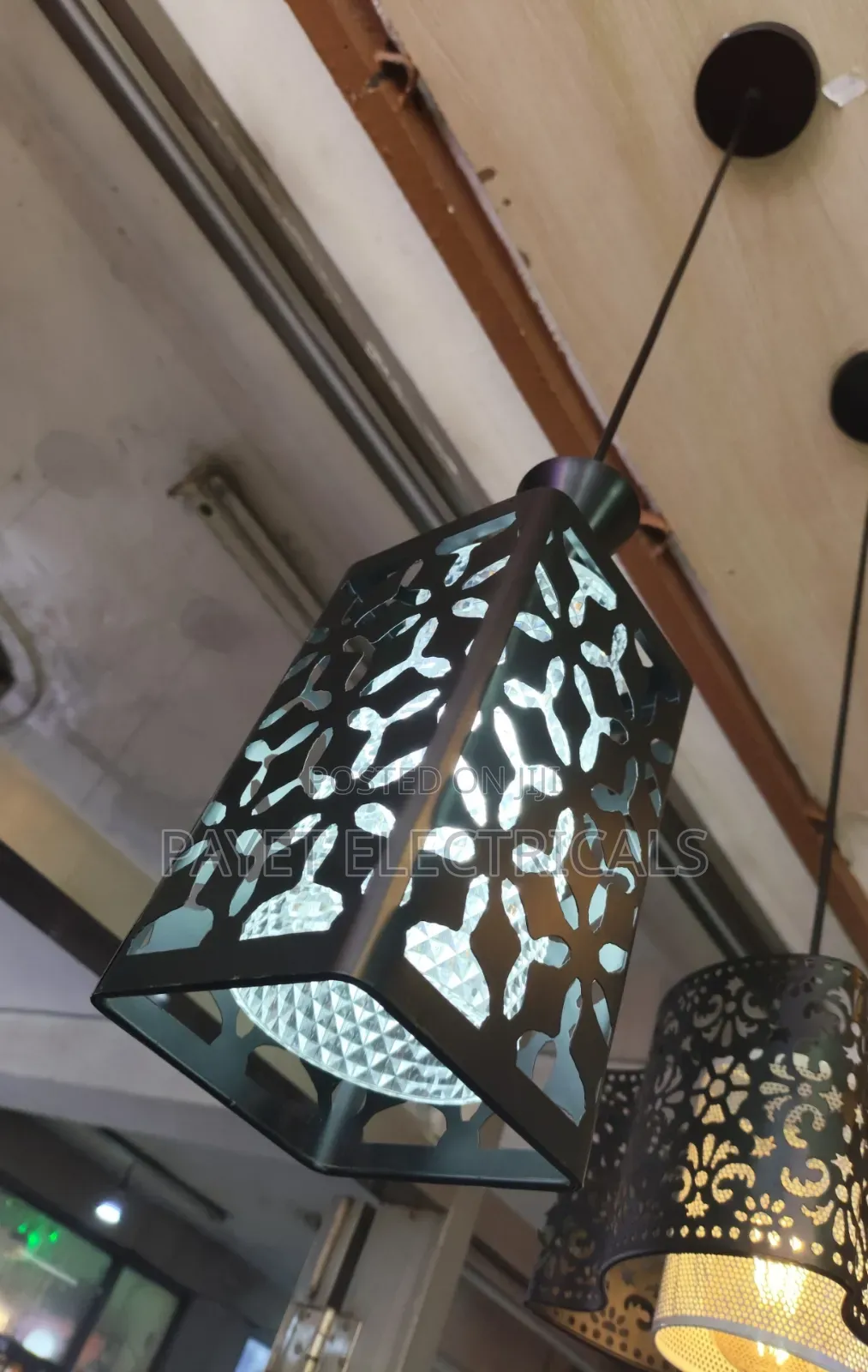 Black and White Pendant Lamp Holder