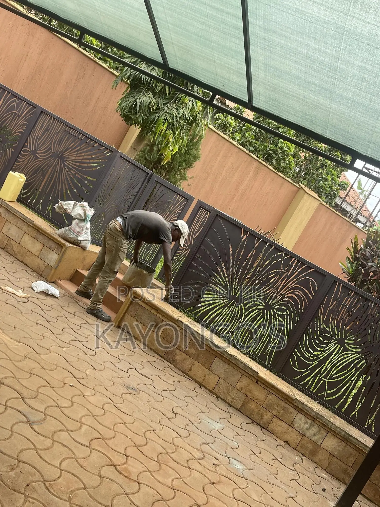 Balooconies Compound