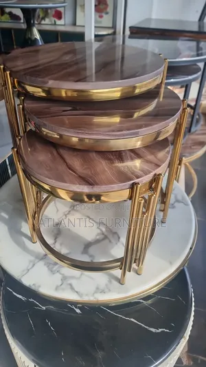 White and Gold Standard Round Tables