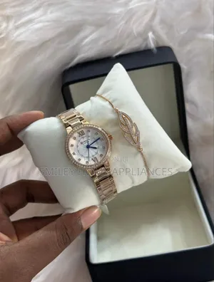 Curren Women's Gift Box Time Piece With Its Bracelet