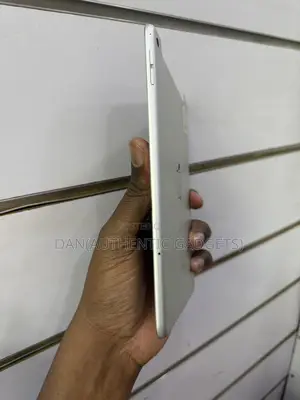 Apple iPad mini 4 128 GB Silver