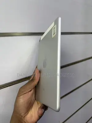 Apple iPad mini 4 128 GB Silver