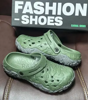 New Classic Men’S Green Rubber Crocs