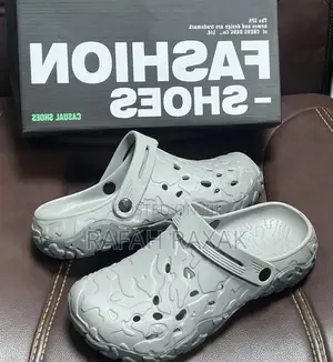 Classic Men’S Mid Gray Rubber Crocs