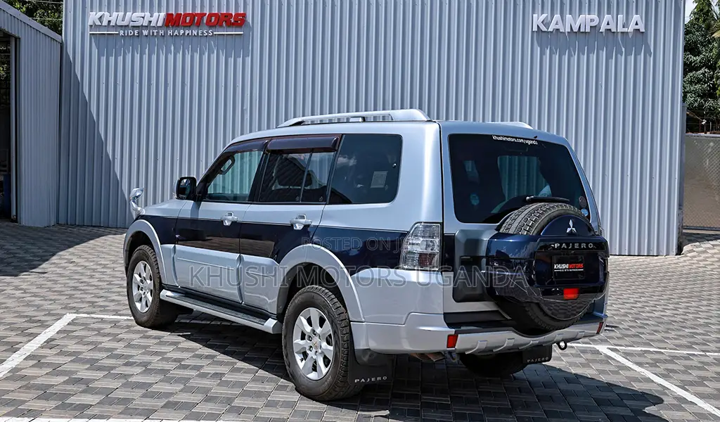 Mitsubishi Pajero 3.0 2011 Silver