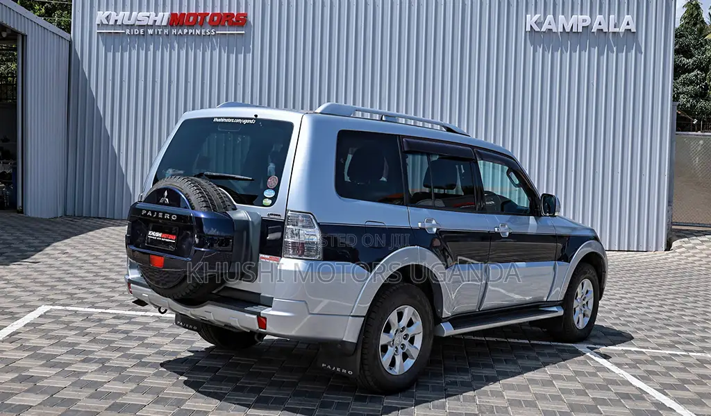 Mitsubishi Pajero 3.0 2011 Silver