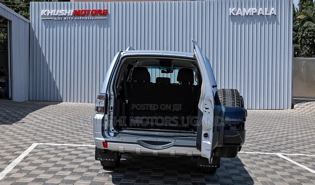Mitsubishi Pajero 3.0 2011 Silver