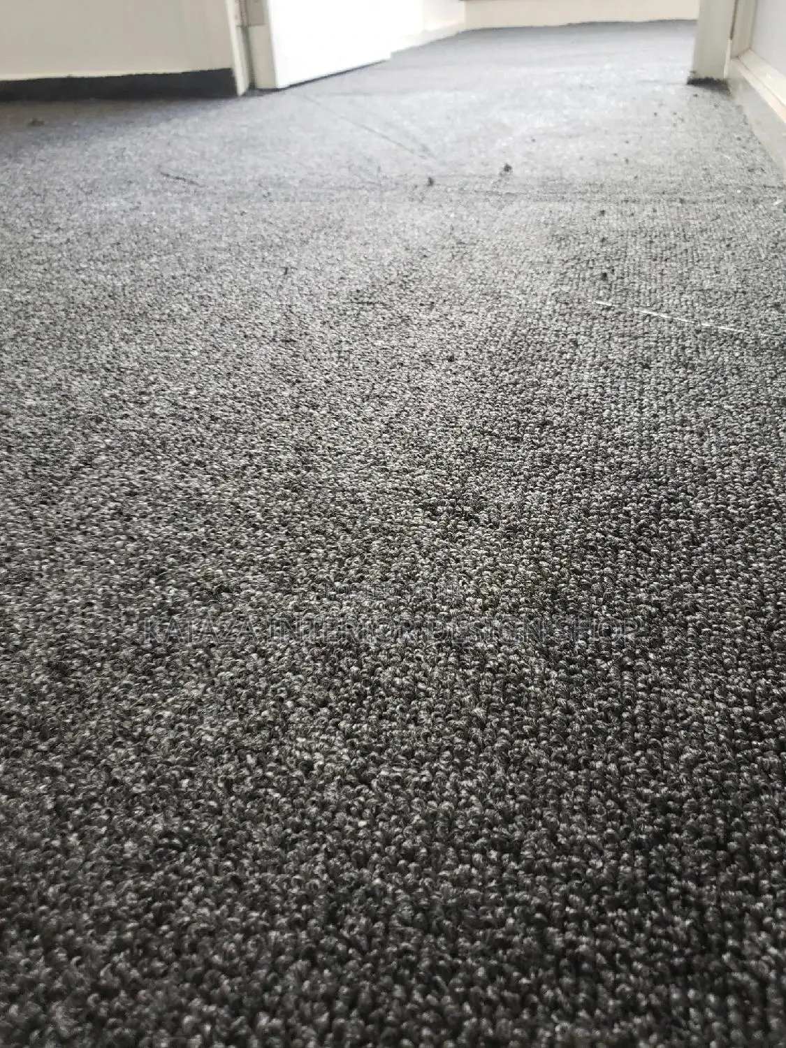 Level Quailty Grey Woolen Carpet