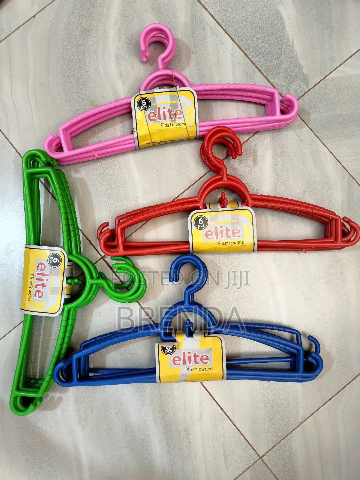6 Pack Plastic Clothes Hangers