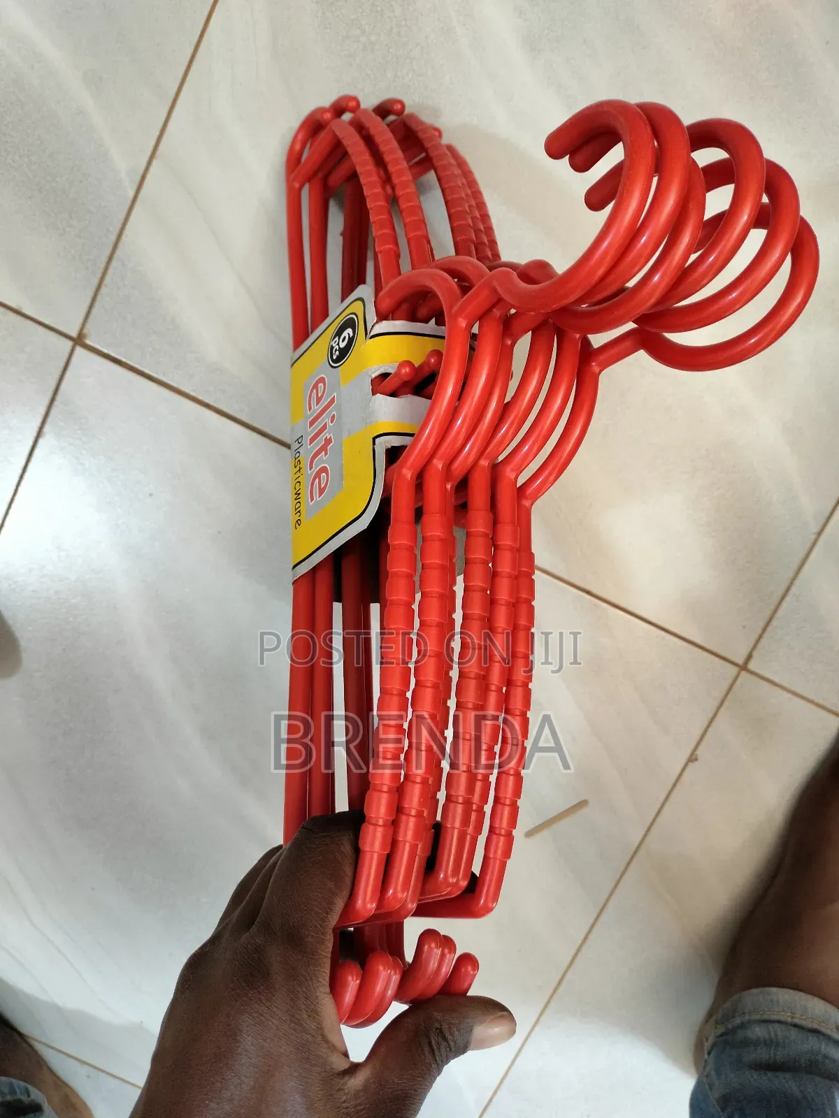 6 Pack Plastic Clothes Hangers