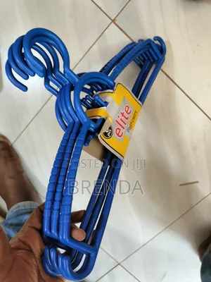 6 Pack Plastic Clothes Hangers