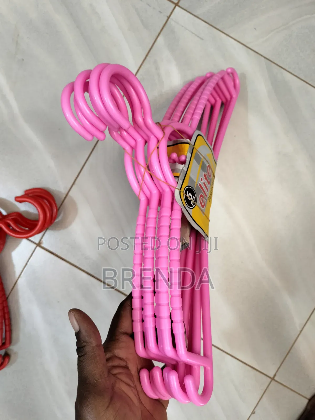 6 Pack Plastic Clothes Hangers
