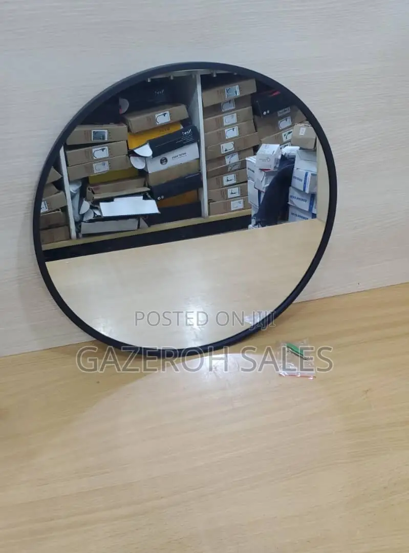 Stylish 40×40cm Round Mirror (Black White Available).