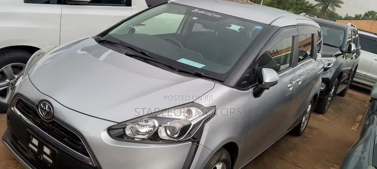 Toyota Sienta 2017 Silver