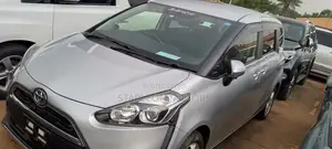 Toyota Sienta 2017 Silver