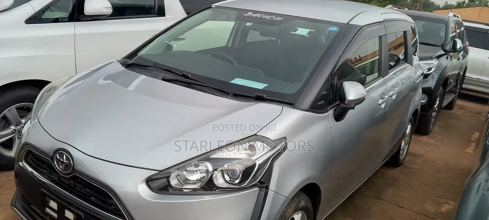 Toyota Sienta 2017 Silver