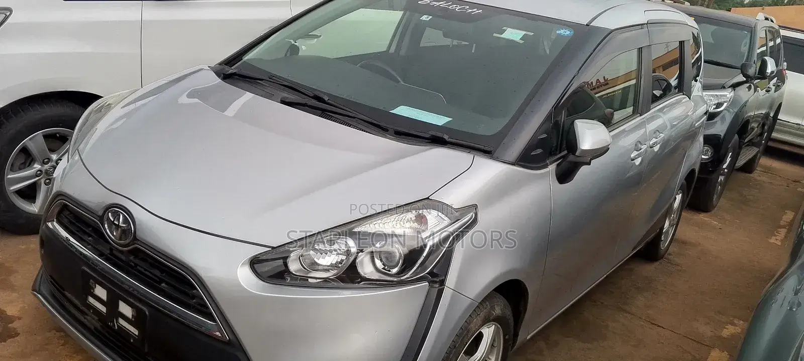 Toyota Sienta 2017 Silver