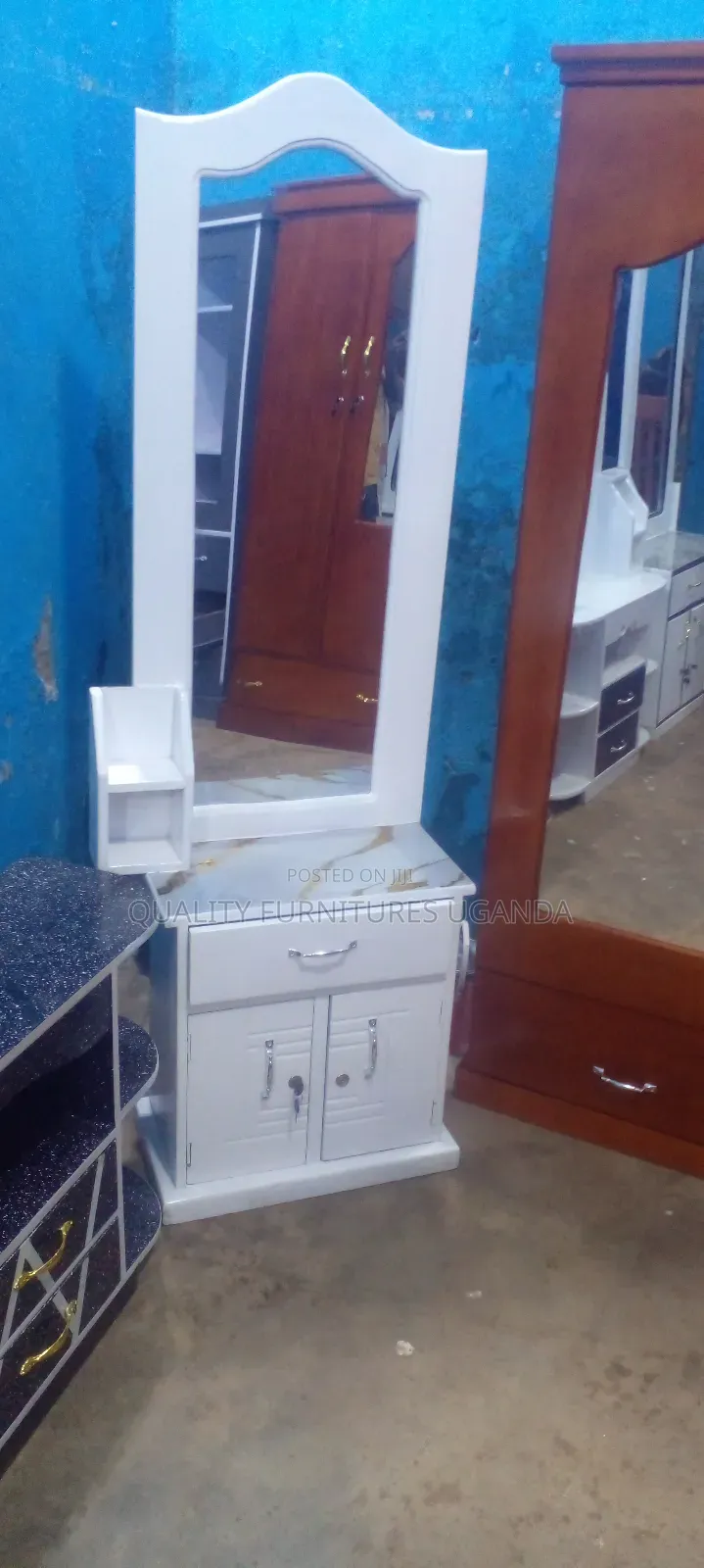 Classic Dressing Mirror With a Polythen Marble