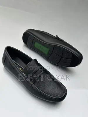 Men’S Classic Clarks Rough Leather Flat Sole Moccasins