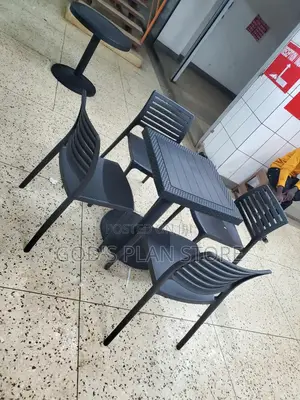 Yz2307 Plastic Chairs and Table for Restaurant