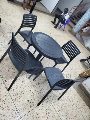 Yz2305 Plastic Bar Table and Chairs