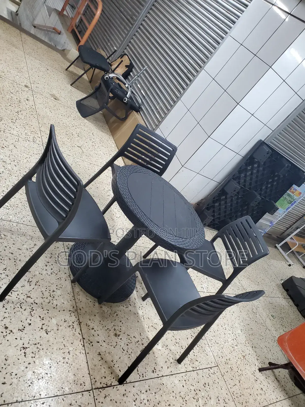 Yz2305 Plastic Bar Table and Chairs