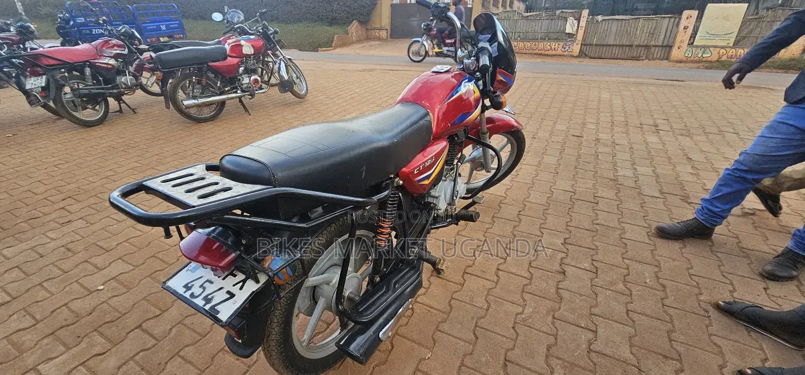 Bajaj Boxer 125 2024 Red