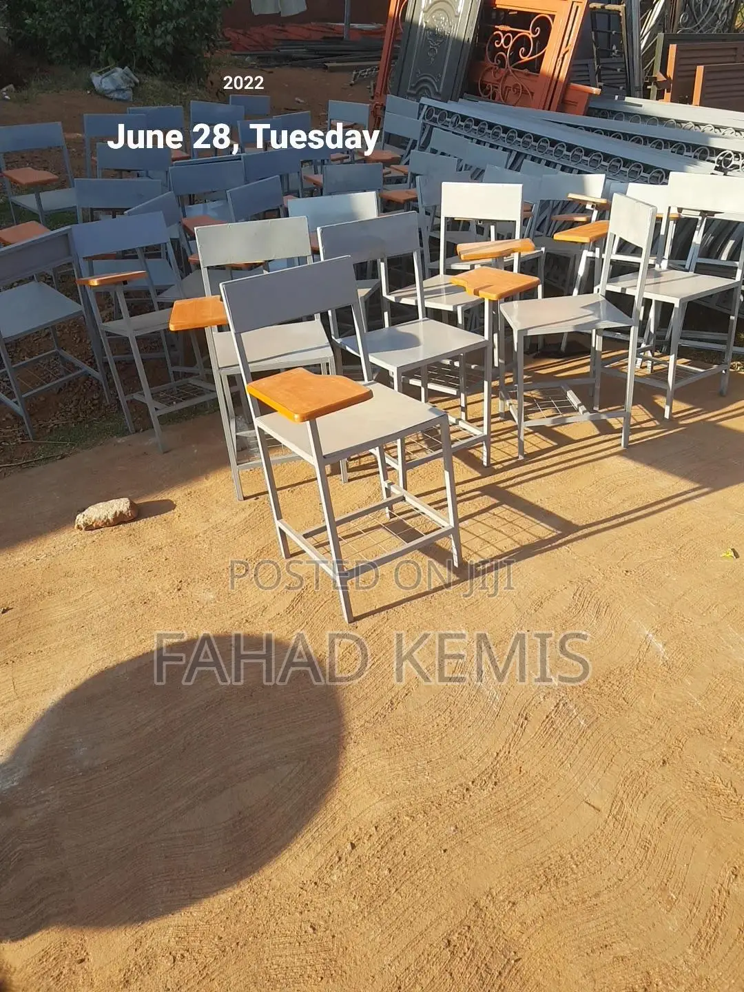 Chairs With Arms