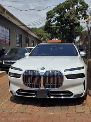 New BMW i7 2024 White