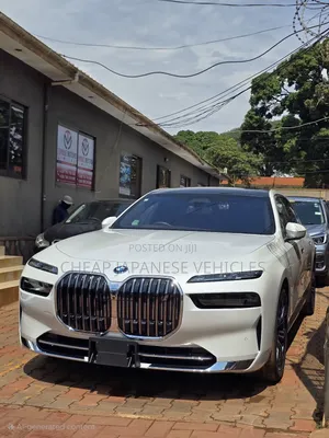 New BMW i7 2024 White