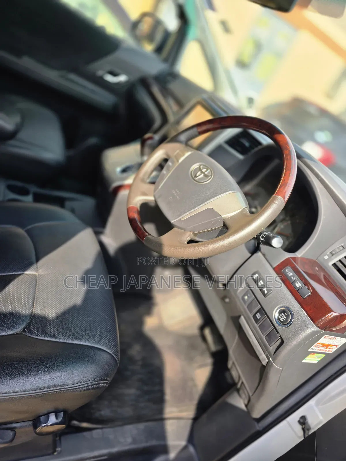 Toyota Alphard 2.4 Petrol AWD 2013 White