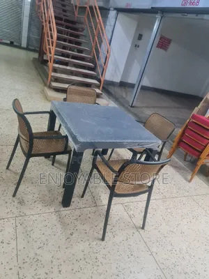 Top Plastic Chairs and Table 4 Seats
