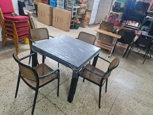 Top Plastic Chairs and Table 4 Seats