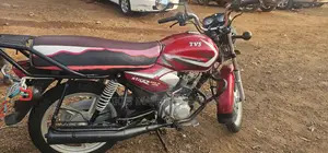 TVS HLX 125 2022 Red