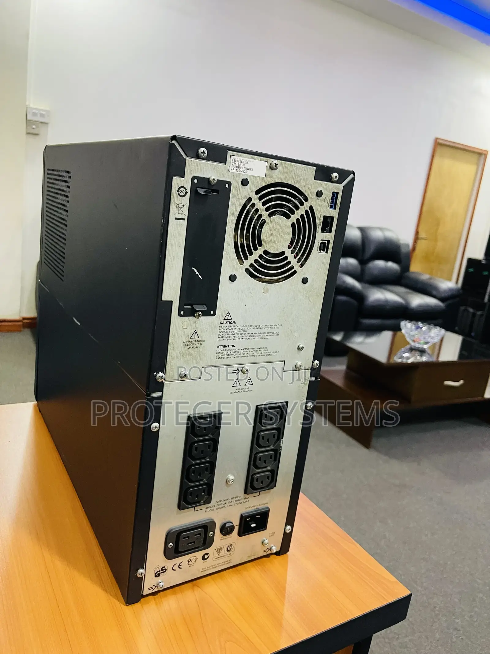 Apc Smart-Ups 3000va Smt3000i Power Backup