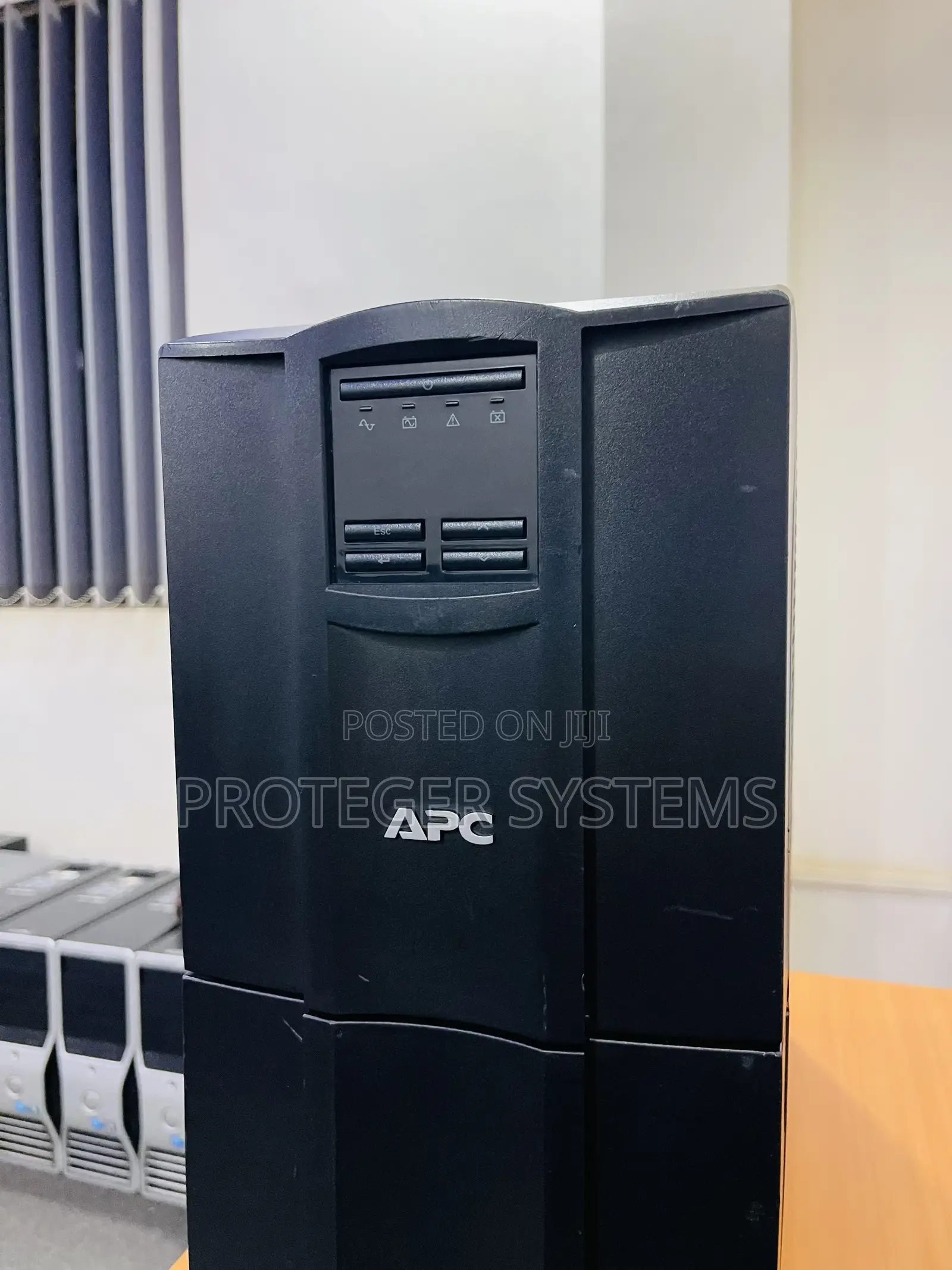 Apc Smart-Ups 3000va Smt3000i Power Backup