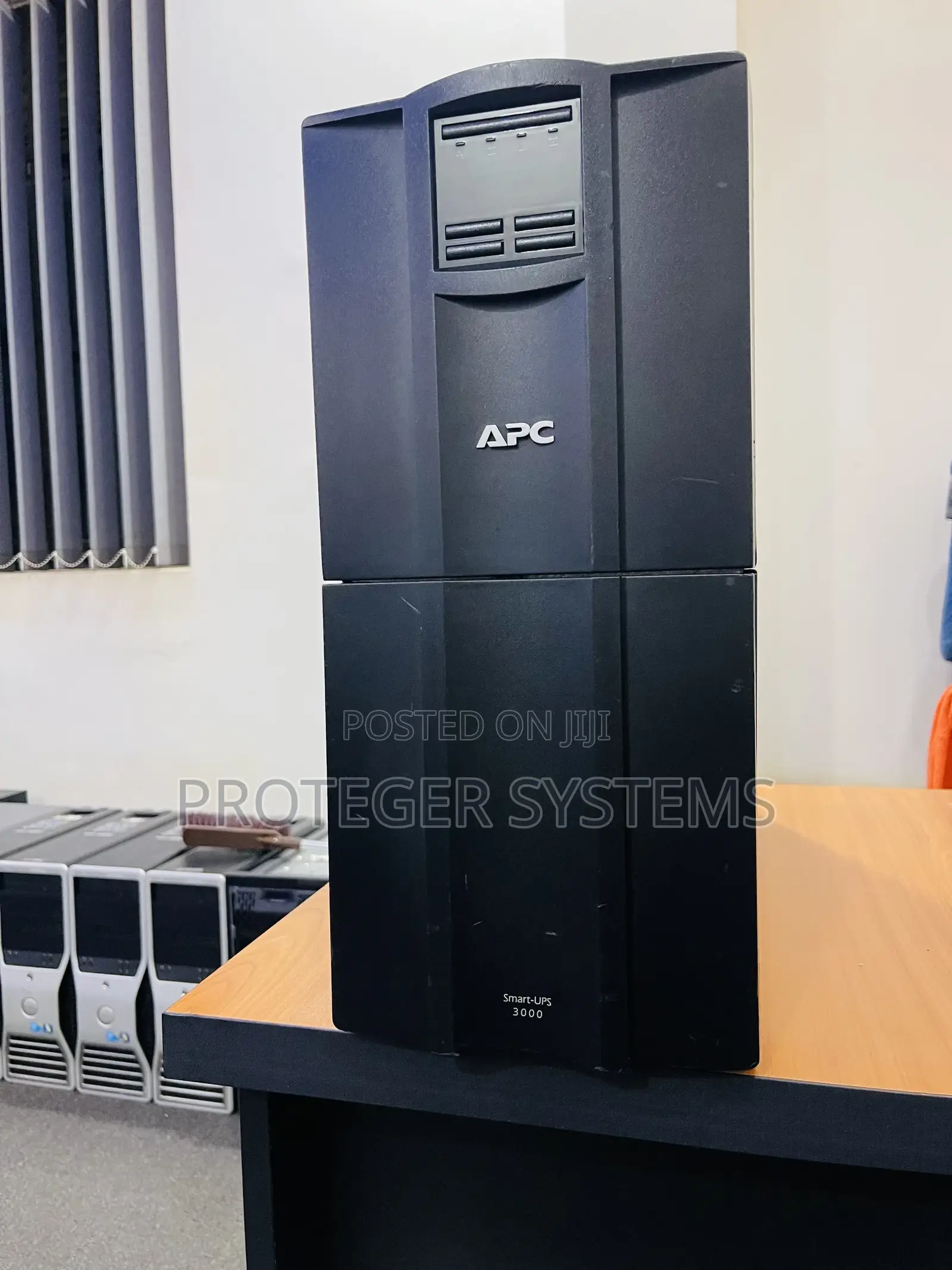 Apc Smart-Ups 3000va Smt3000i Power Backup