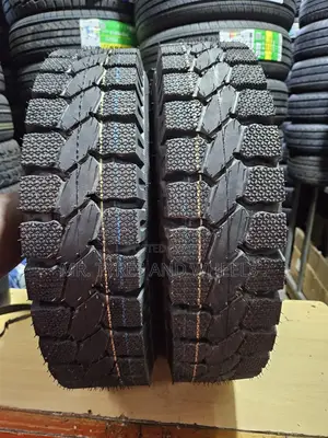 5.00r12 Nylon Tires Only 2 Pieces Left Cam Take Them.