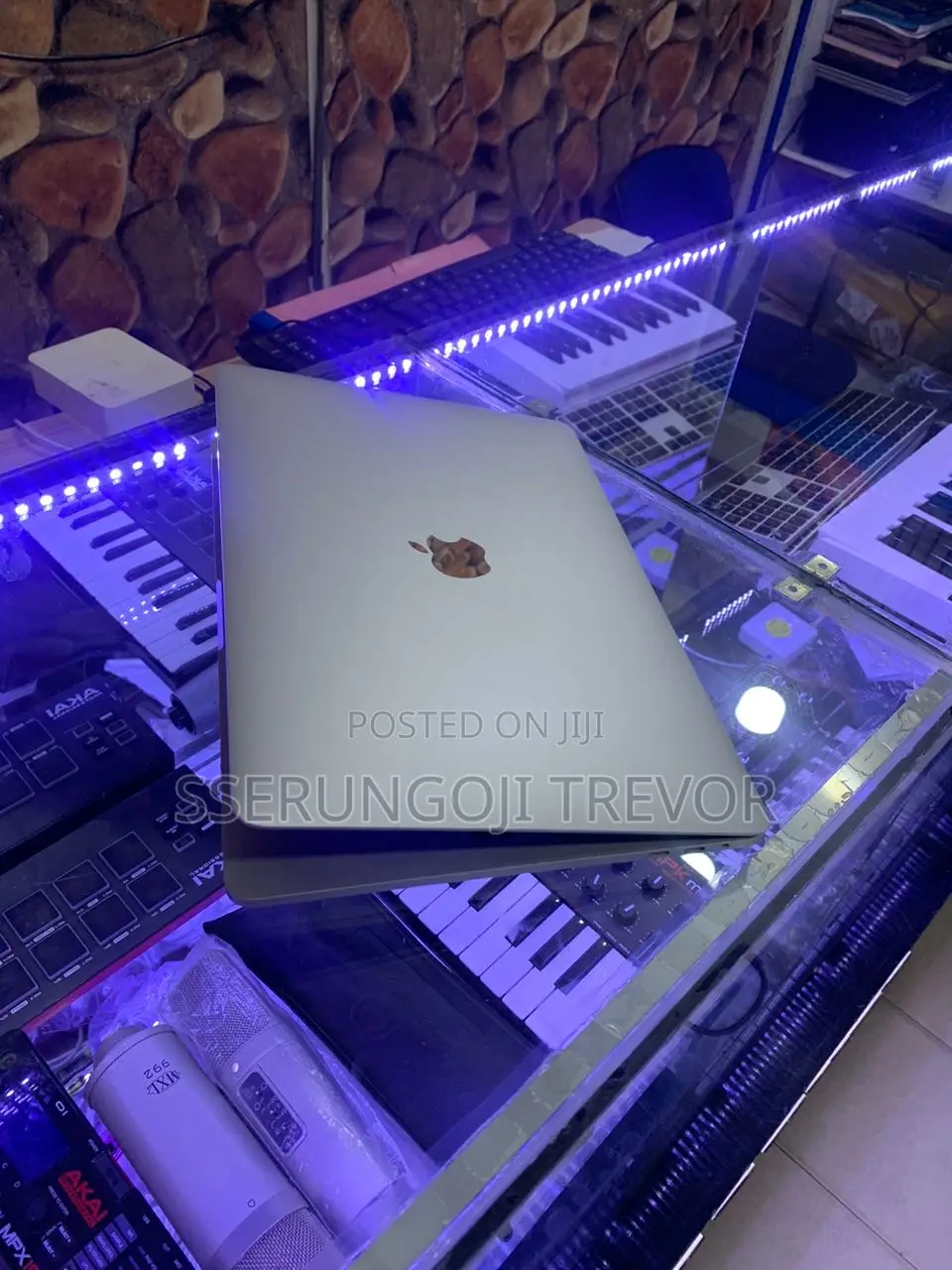 Laptop Apple MacBook Pro 2017 8GB Intel Core I5 SSHD+SSD 256GB