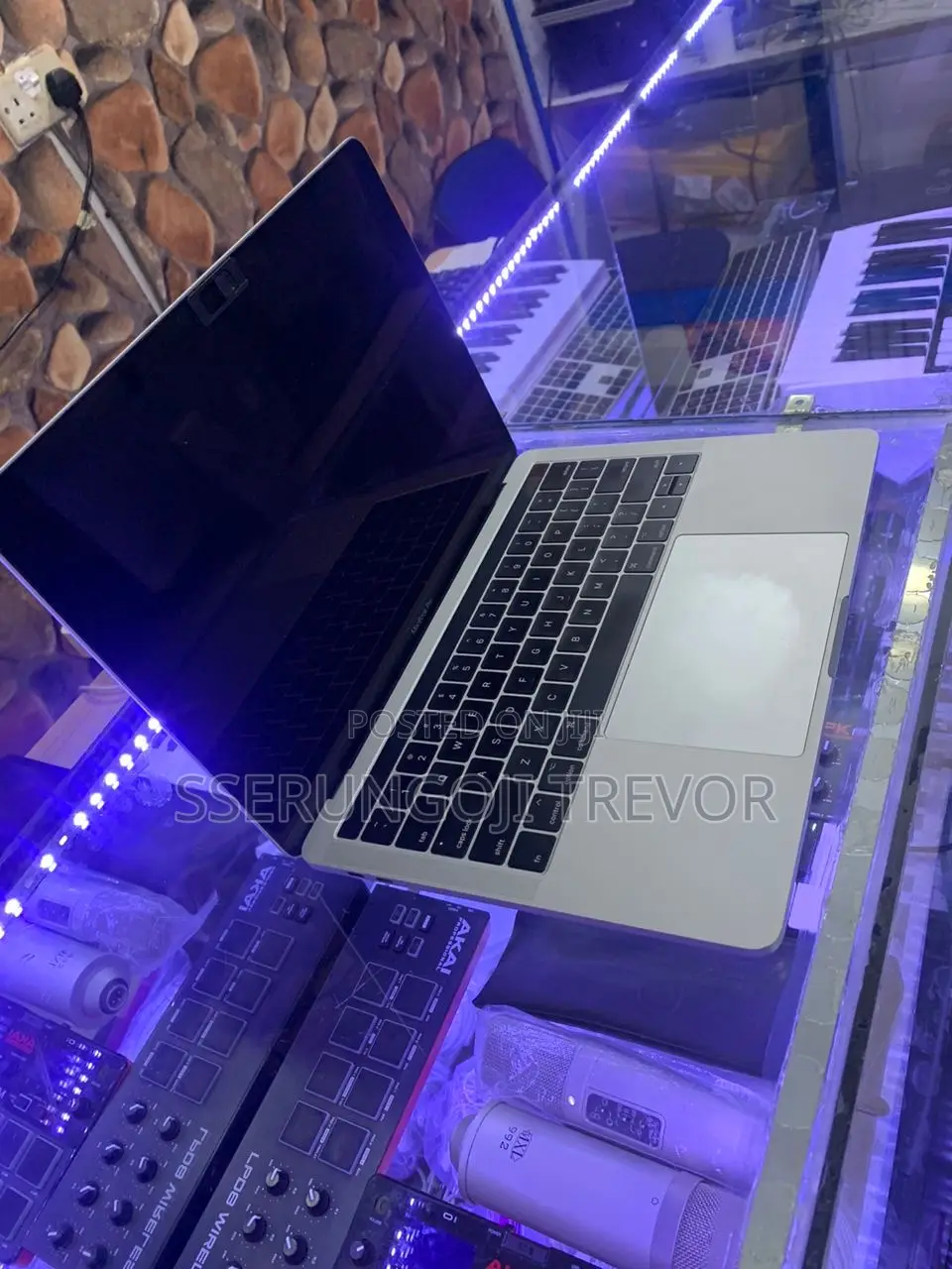 Laptop Apple MacBook Pro 2017 8GB Intel Core I5 SSHD+SSD 256GB