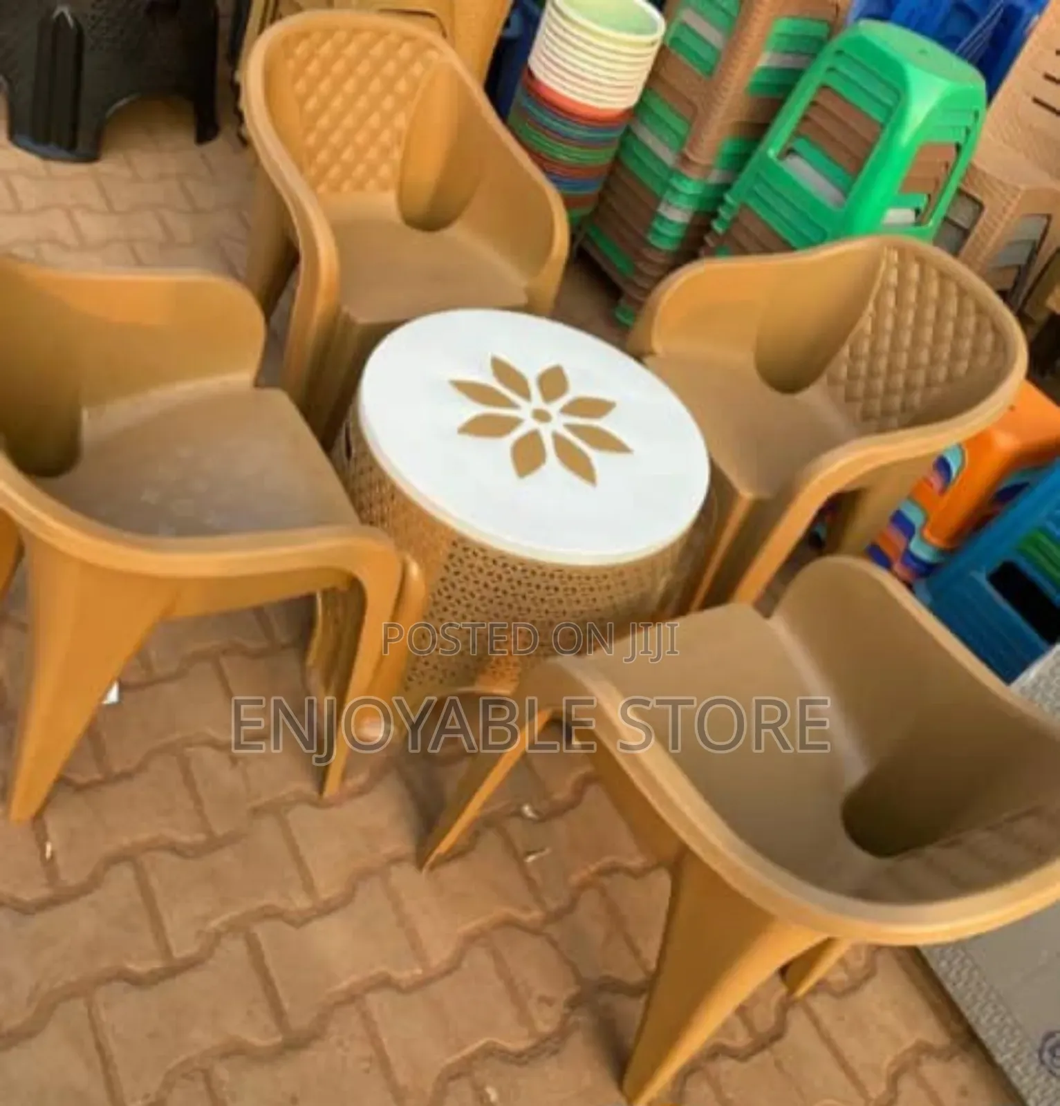 Plastic Chairs and Table for Hotels/Bars/Garden/Restaurant