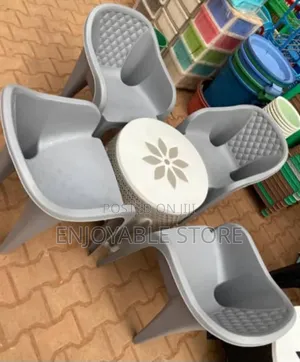 Plastic Chairs and Table for Hotels/Bars/Garden/Restaurant