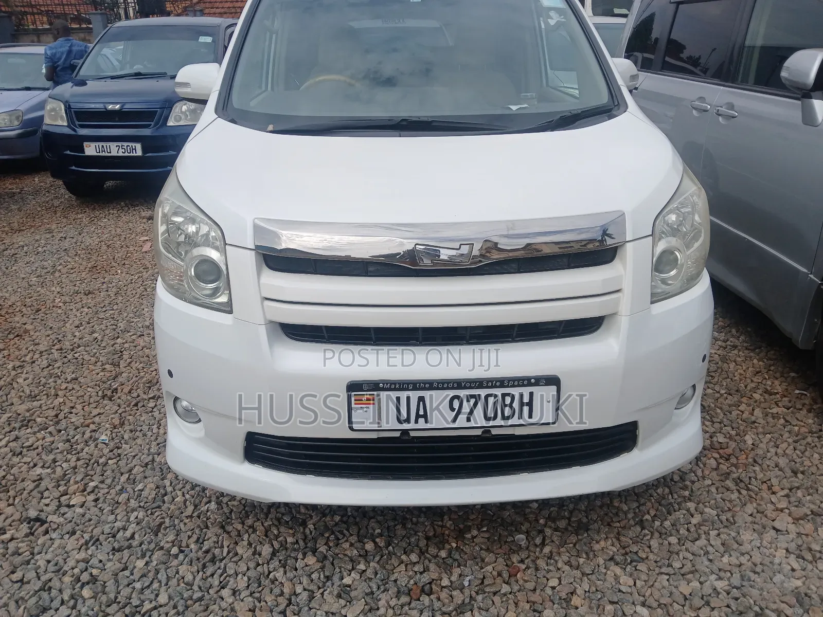 Toyota Noah 2011 White