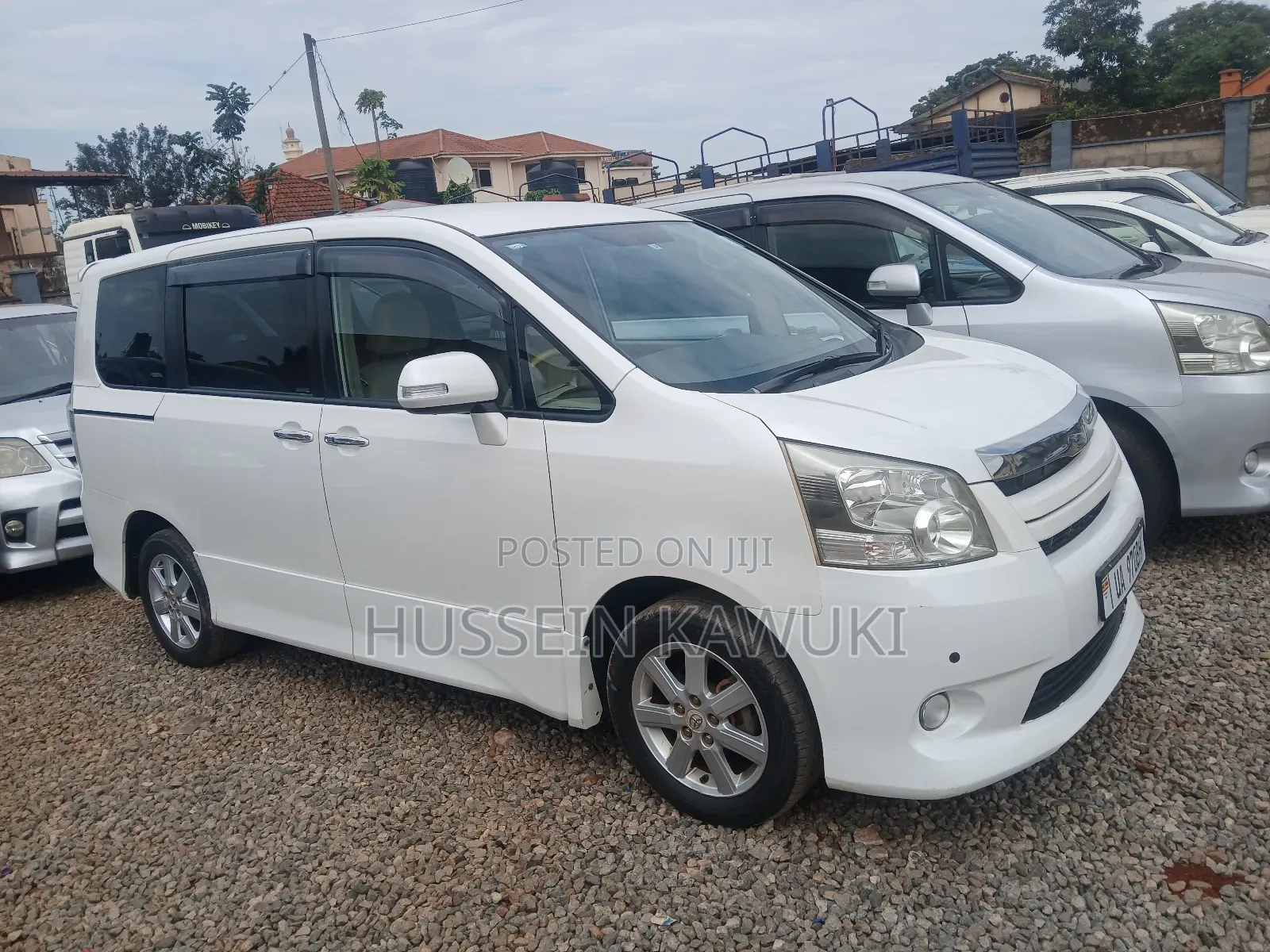Toyota Noah 2011 White