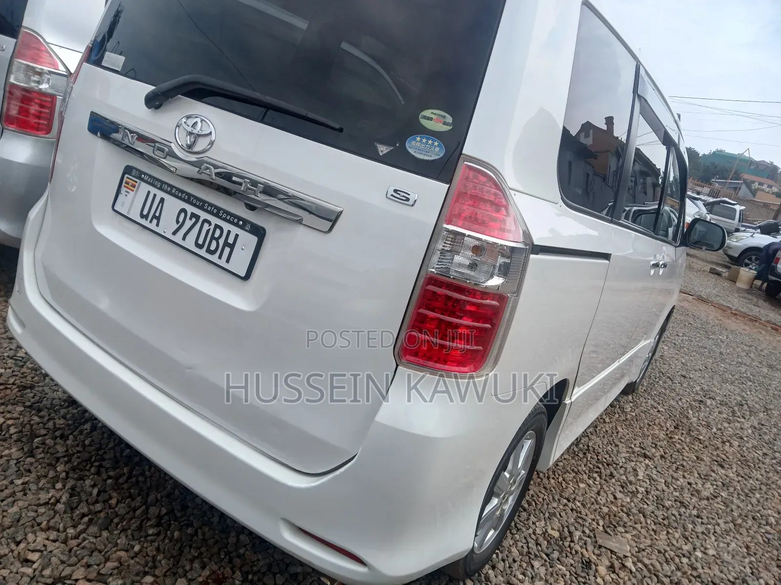 Toyota Noah 2011 White