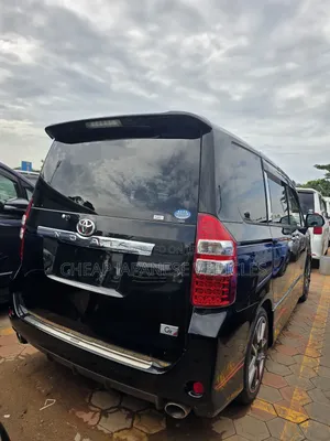 Toyota Noah 2012 Black