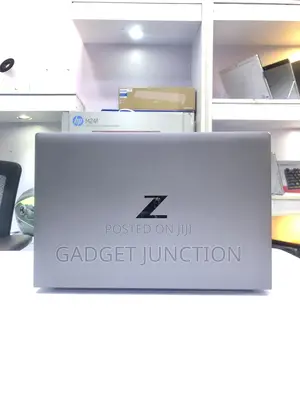 New Laptop HP ZBook Firefly G8 16GB Intel Core I7 SSD 512GB