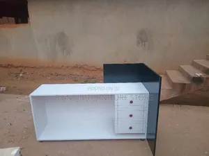 Beautiful Office Table 5 by 2.5 FTS